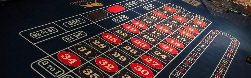 A roulette betting layout: the numbered grid and the outside bets a dealer pays out from.